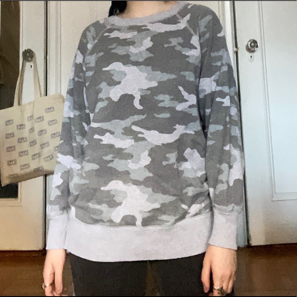 Comfy Oversized Aerie Camo Crewneck Sweatshirt! - Picture 2 of 6